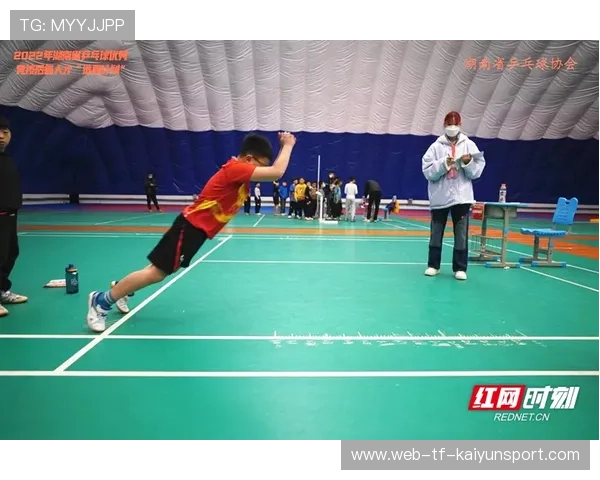 网球压线球引发全场争论：规则之争背后的竞技传奇